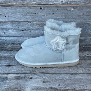 UGG K Mini Bailey Button II Star
